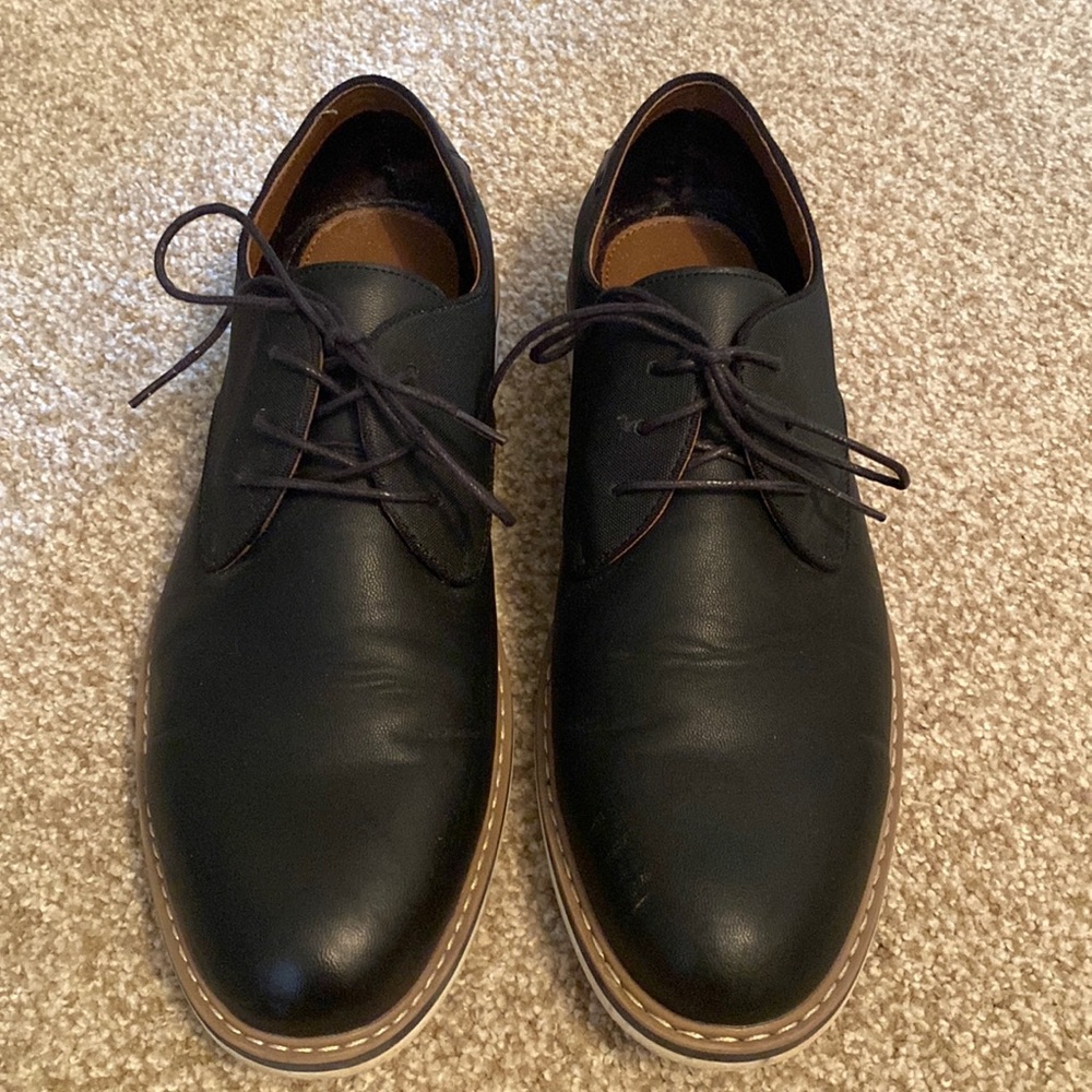 Men’s Seven 91, size 10 black dress shoes
